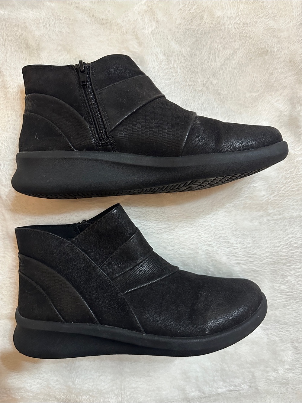 CLARKS CLOUD STEPPERS Women’s Black Vegan Ankle Boots Sz6 Casual Cushion Comfort